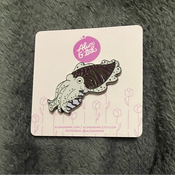 Cuttlefish Enamel Pin - Picture 4 of 5